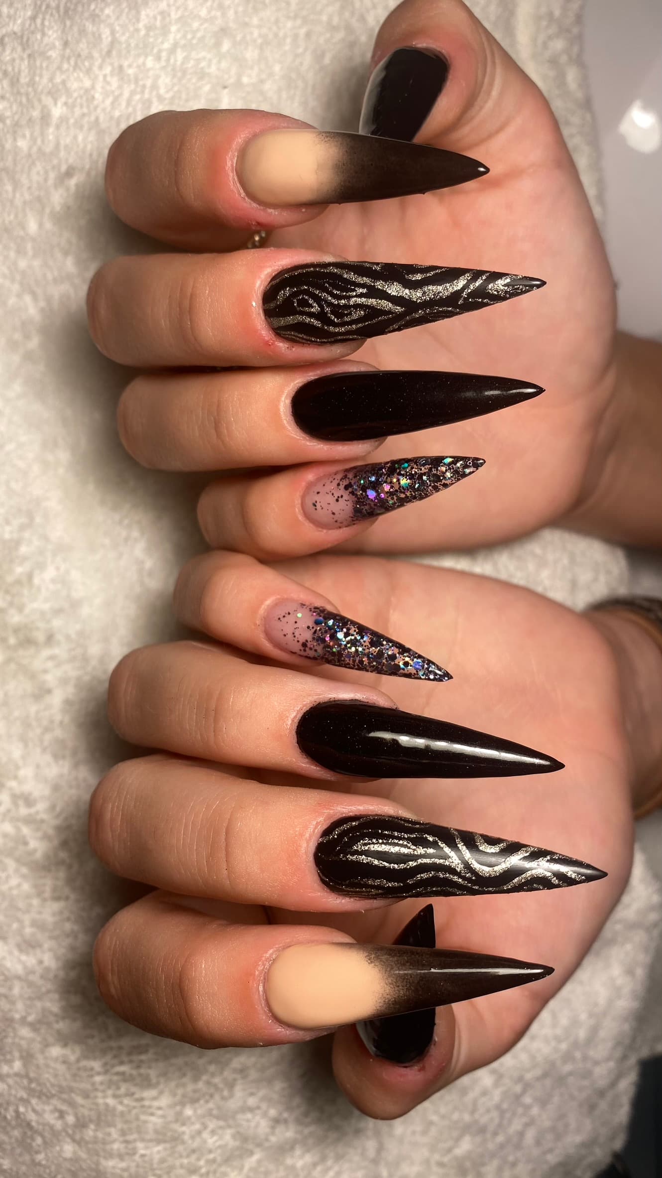 Noir baroque — Nail Art